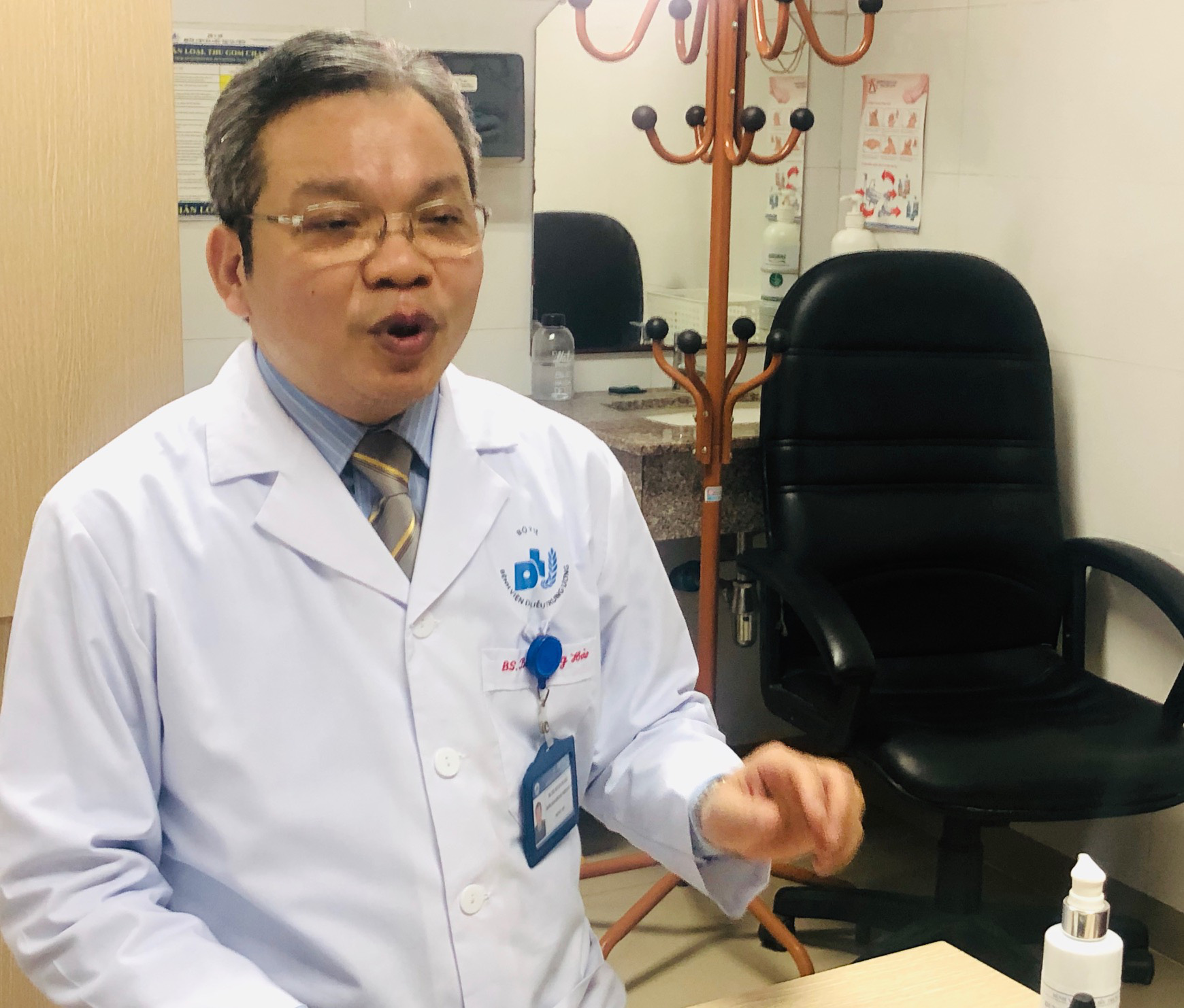 Dung dịch s&aacute;t khuẩn rởm l&agrave;m tăng nguy cơ nhiễm bệnh Covid-19 - Ảnh 3.