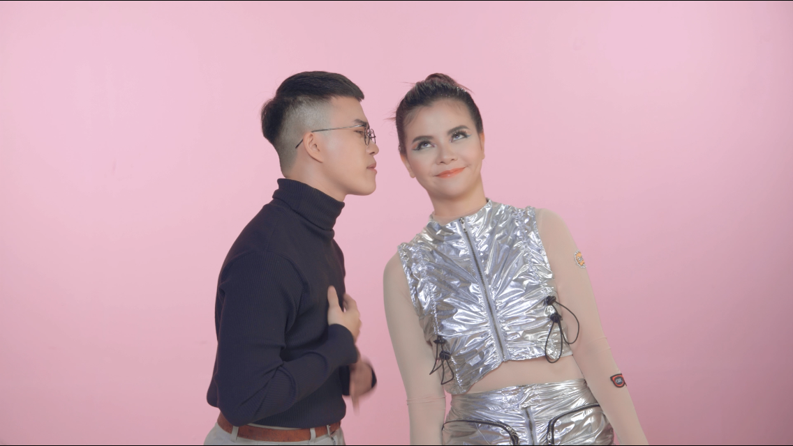 Hương Tràm, Văn Mai Hương "tặng gì" nhân Ngày Lễ tình nhân?