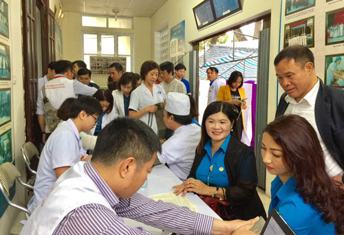 Hà Nội: Vận động CNVC-LĐ hiến máu cứu người - Ảnh 1.