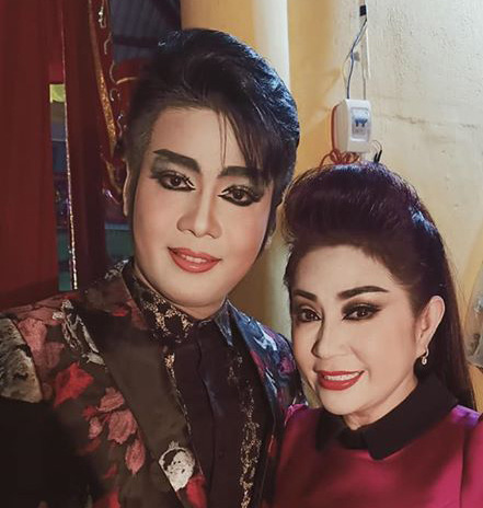 H&aacute;t chầu, c&uacute;ng đ&igrave;nh bết b&aacute;t v&igrave; dịch Covid-19 - Ảnh 3.