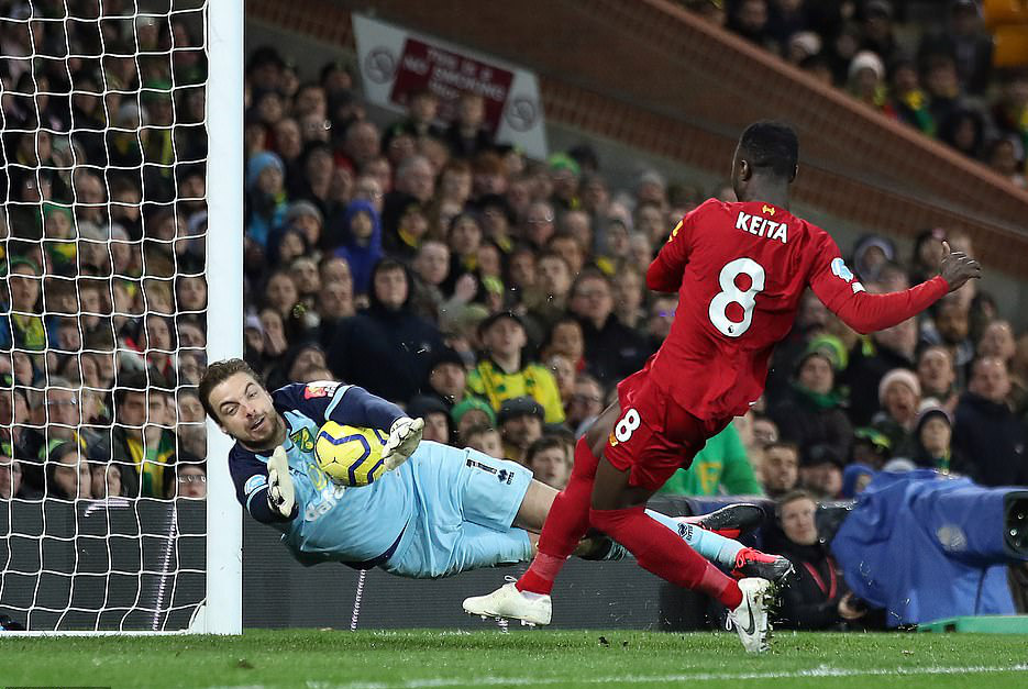 "Hung thần" trở lại, Liverpool thăng hoa tại Carrow Road