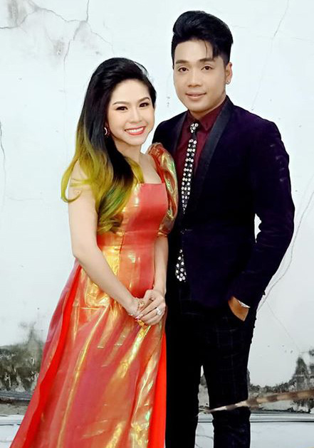 H&aacute;t chầu, c&uacute;ng đ&igrave;nh bết b&aacute;t v&igrave; dịch Covid-19 - Ảnh 2.