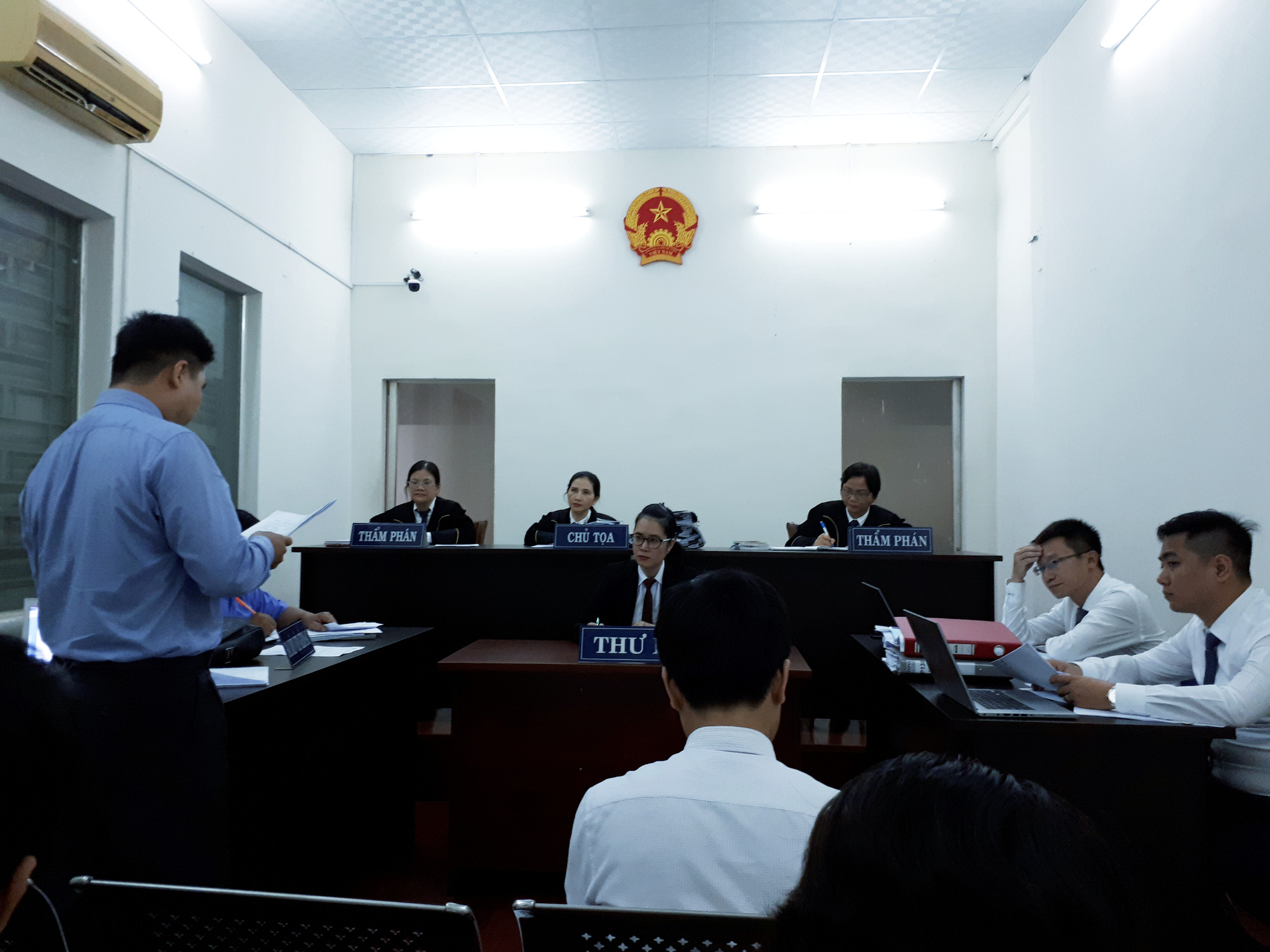 Muốn thôi làm giám đốc cũng khó