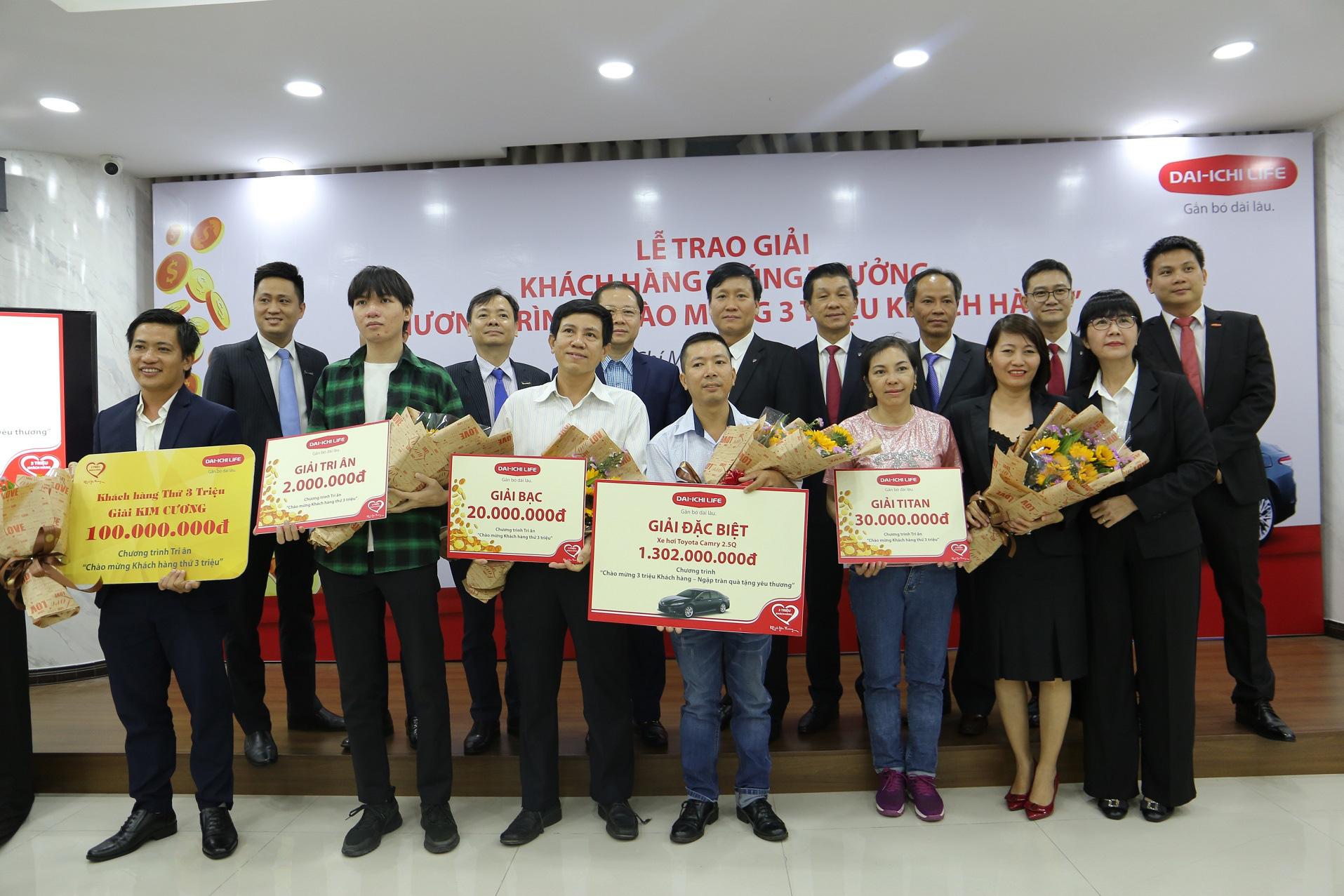 Dai-ichi Life Việt Nam trao giải chương tr&igrave;nh Ch&agrave;o mừng 3 triệu kh&aacute;ch h&agrave;ng - Ảnh 2.