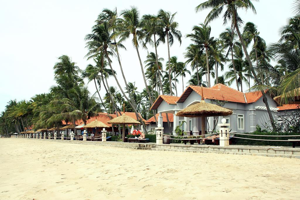 Bình Thuận: 1 du khách Nga đột tử trên bãi biển - Ảnh 1.