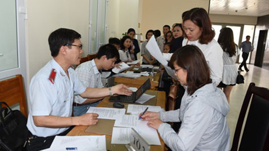 Vì sao doanh nghiệp được miễn thuế nhưng chỉ được tạm dừng đóng BHXH?
