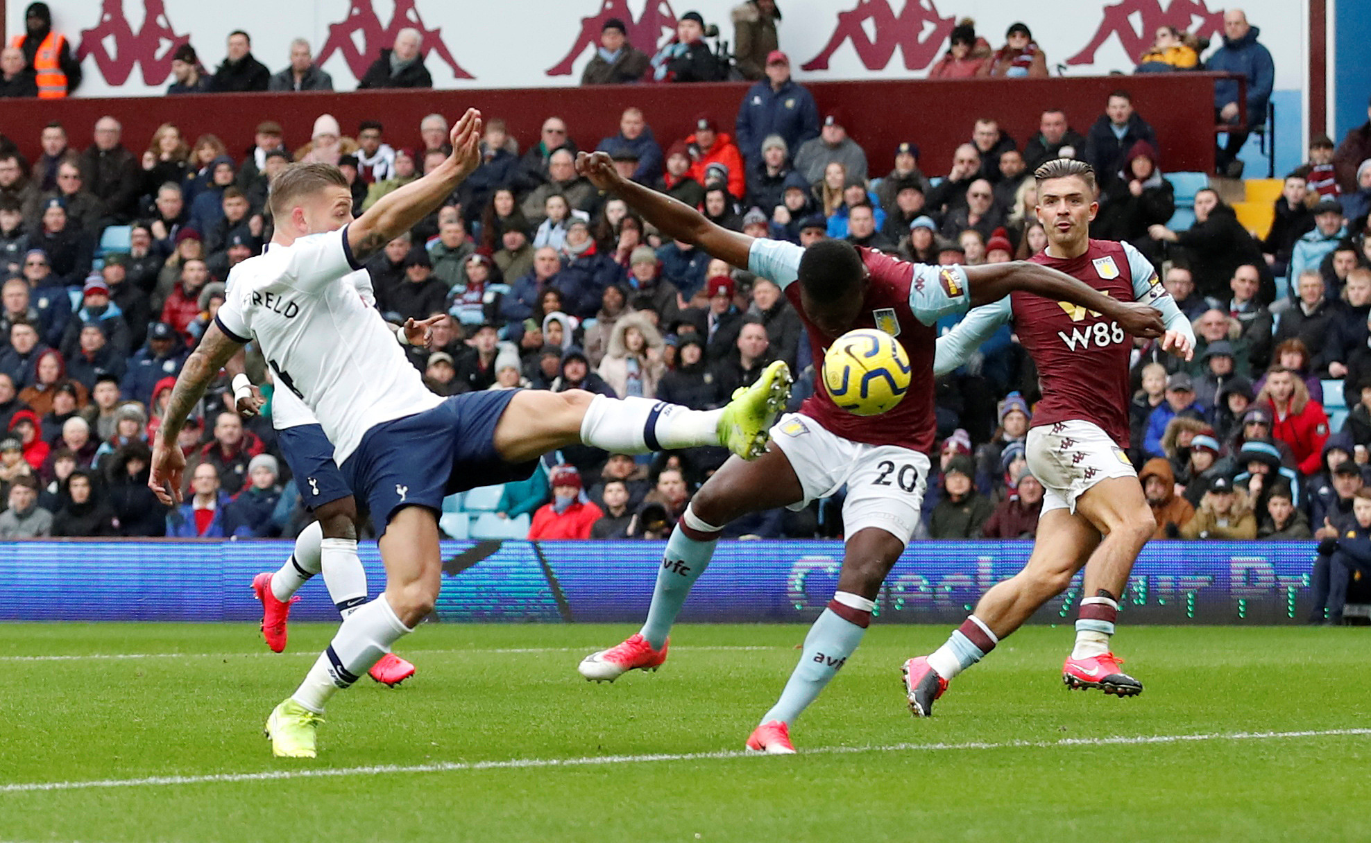 Son Heung-min tỏa s&aacute;ng, Tottenham ngược d&ograve;ng ngoạn mục ở Villa Park - Ảnh 2.