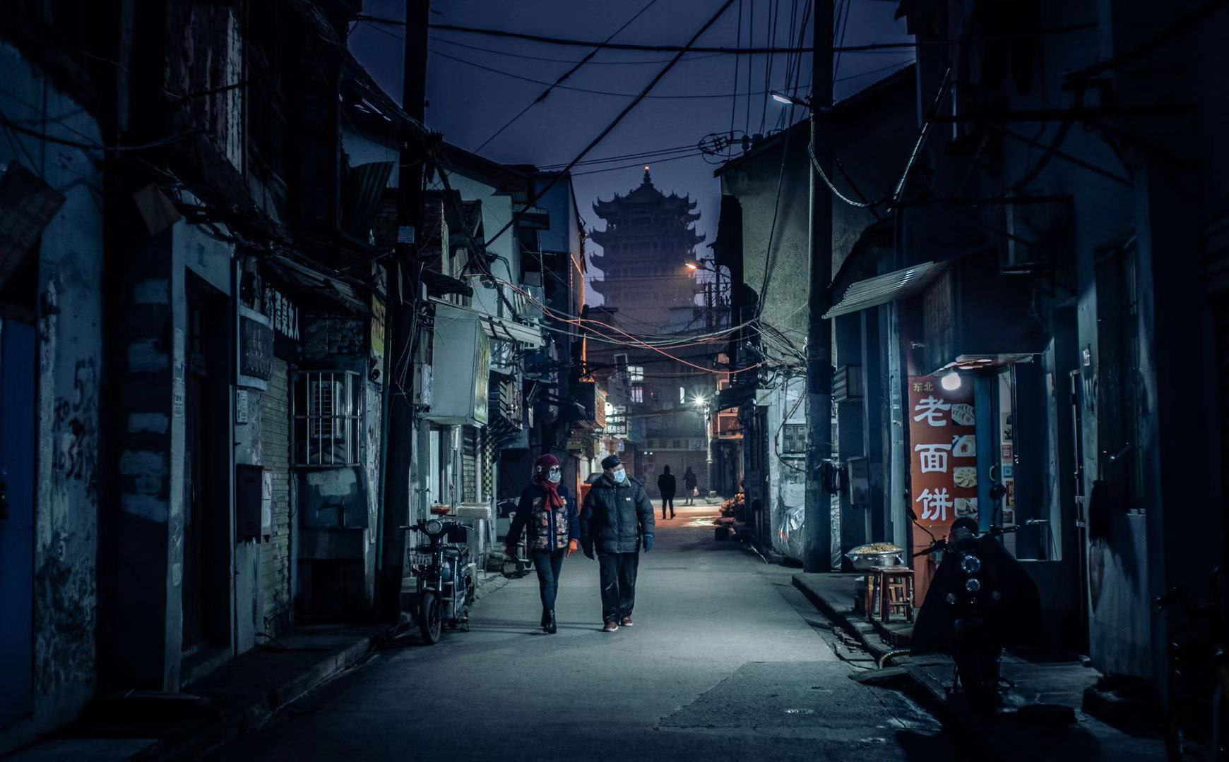 Phim tài liệu ngắn "Đêm trường Vũ Hán" gây sốt