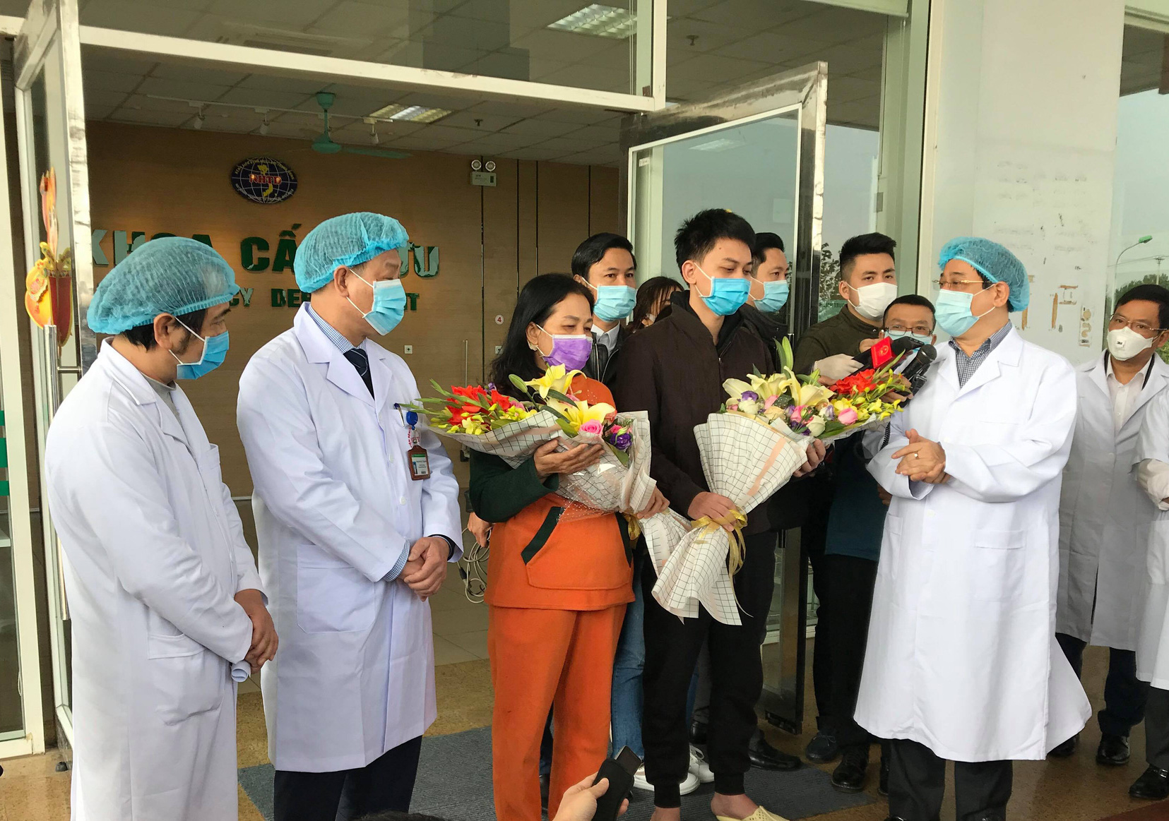 N&Oacute;NG: Việt Nam đ&atilde; c&oacute; ph&aacute;c đồ điều trị hiệu quả đối với Covid-19 - Ảnh 2.