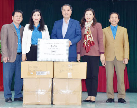 Nhiều hoạt động thiết thực ứng ph&oacute; dịch bệnh - Ảnh 1.