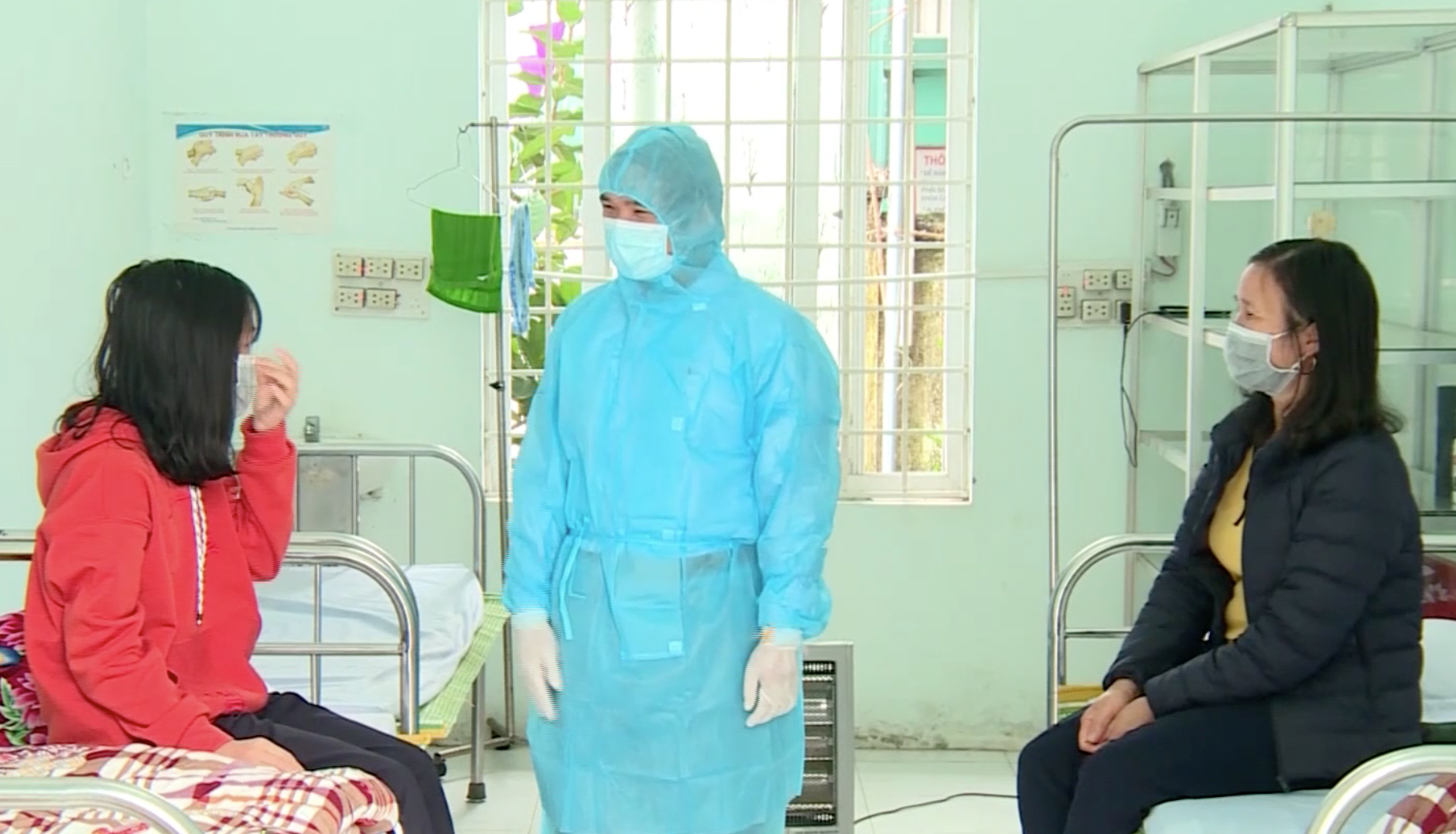 Nam c&ocirc;ng nh&acirc;n về từ Vũ H&aacute;n nhiễm Covid-19 xuất viện sau gần 1 th&aacute;ng điều trị - Ảnh 6.