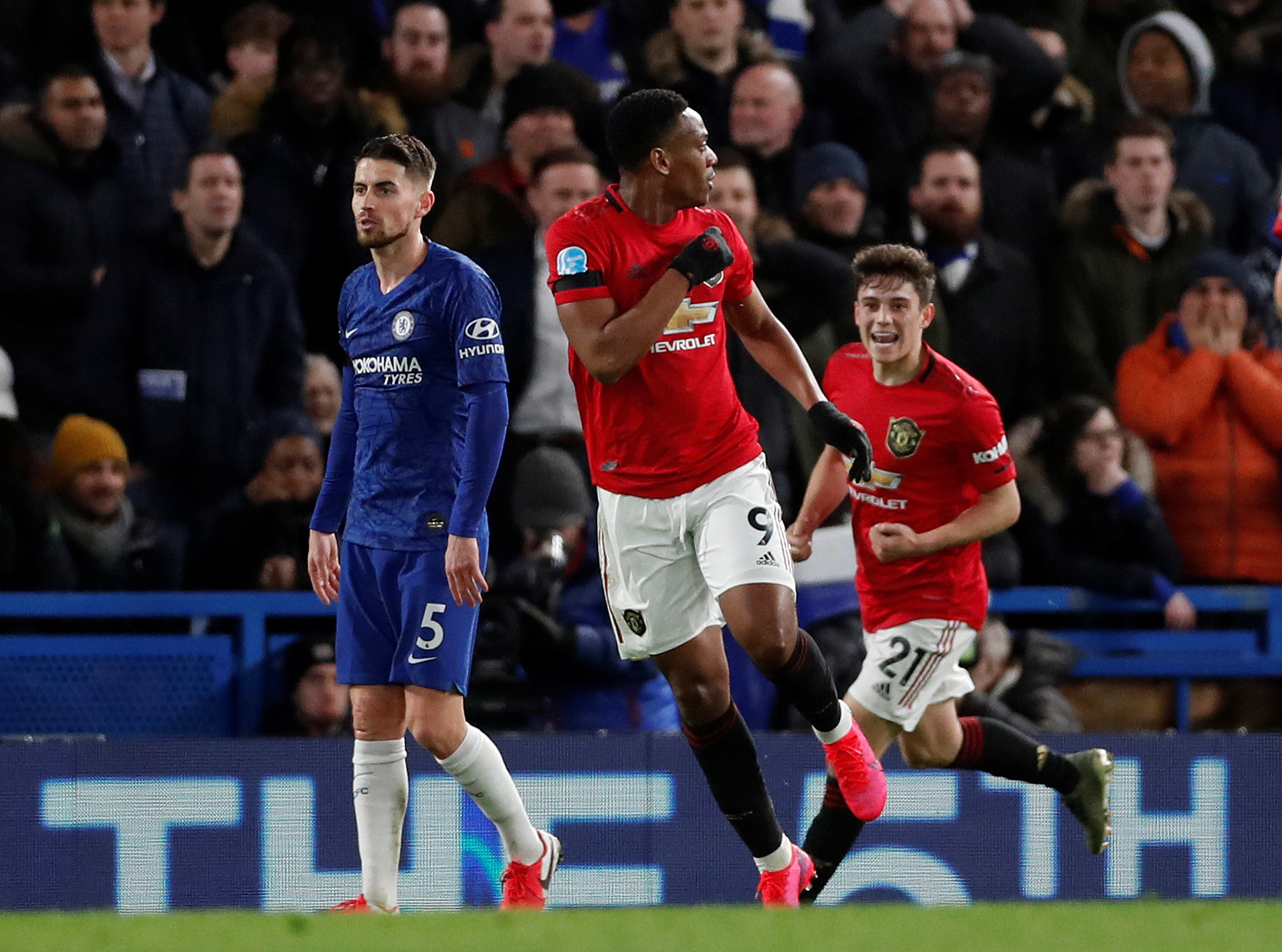Man United đại phá Chelsea, thắng 2-0 ở Stamford Bridge