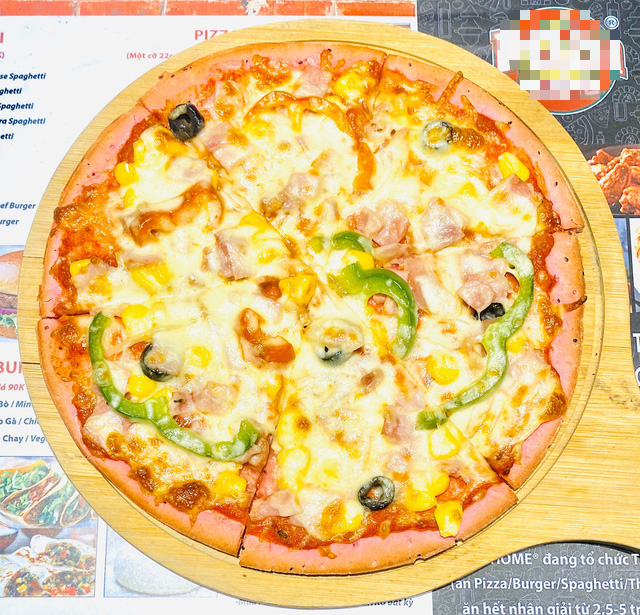 Độc lạ pizza làm từ thanh long ruột đỏ, giá chỉ 55.000 đồng/chiếc