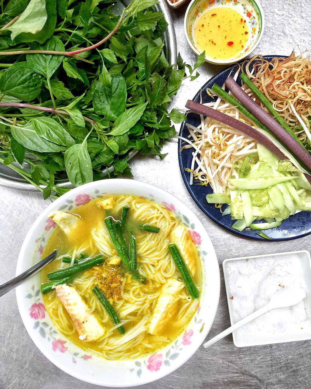 Những khu ẩm thực nước ngoài hút khách tại ngay TP HCM - Ảnh 15.