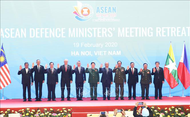 Ch&ugrave;m ảnh khai mạc Hội nghị hẹp Bộ trưởng Quốc ph&ograve;ng ASEAN tại H&agrave; Nội - Ảnh 1.