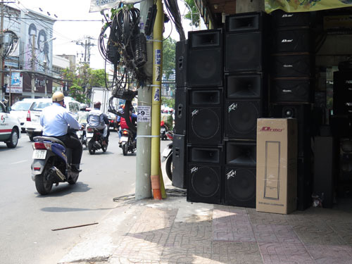 Trị tiếng ồn ở khu d&acirc;n cư: Dễ hay kh&oacute;? (*): Chỉ cần chung tay, sẽ xử được tiếng ồn - Ảnh 1.