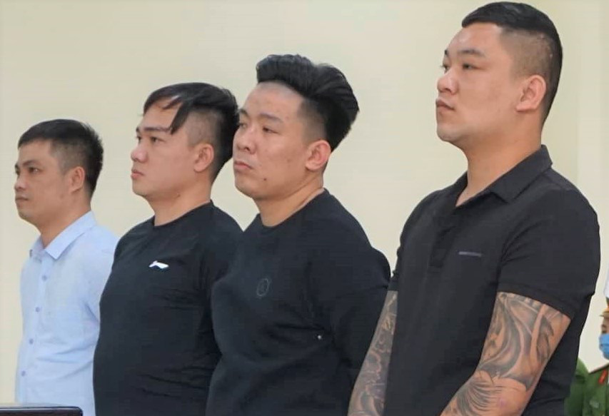 Kẻ cầm đầu băng tín dụng đen tra tấn người như thời trung cổ bình thản, cười nói tại tòa