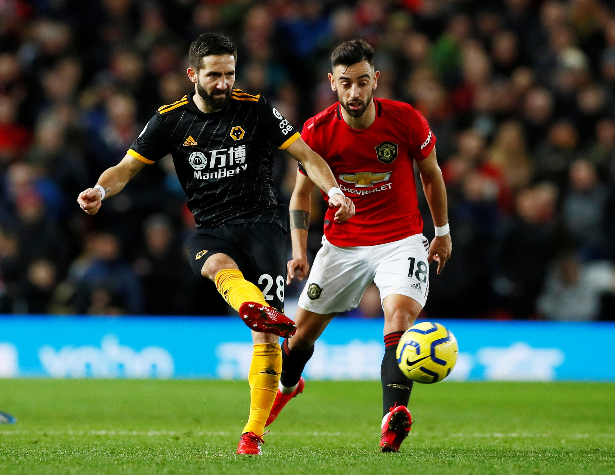 "Bom tấn" chào sân, Man United vẫn sẩy chân ở Old Trafford