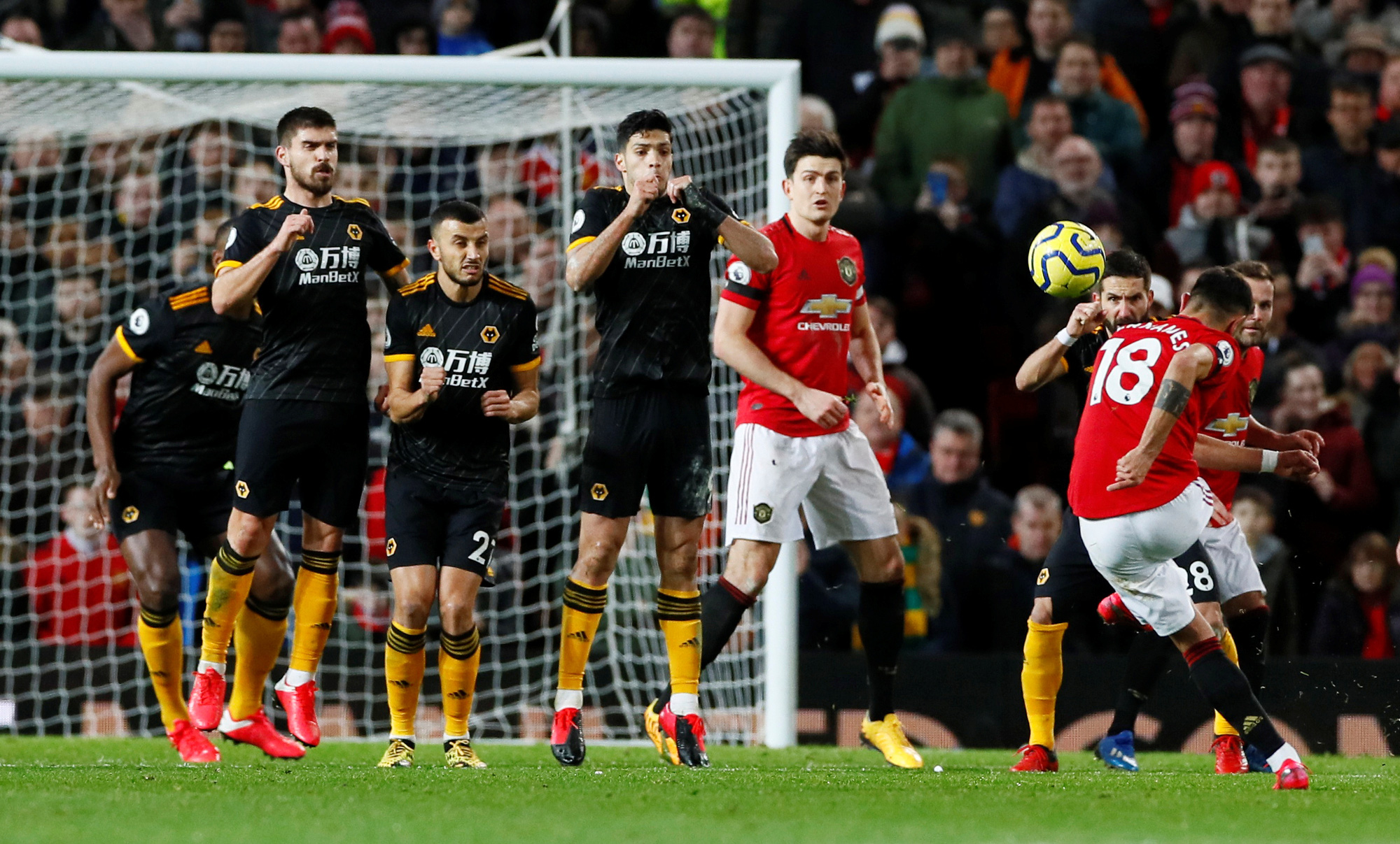 Bom tấn ch&agrave;o s&acirc;n, Man United vẫn sẩy ch&acirc;n ở Old Trafford - Ảnh 3.