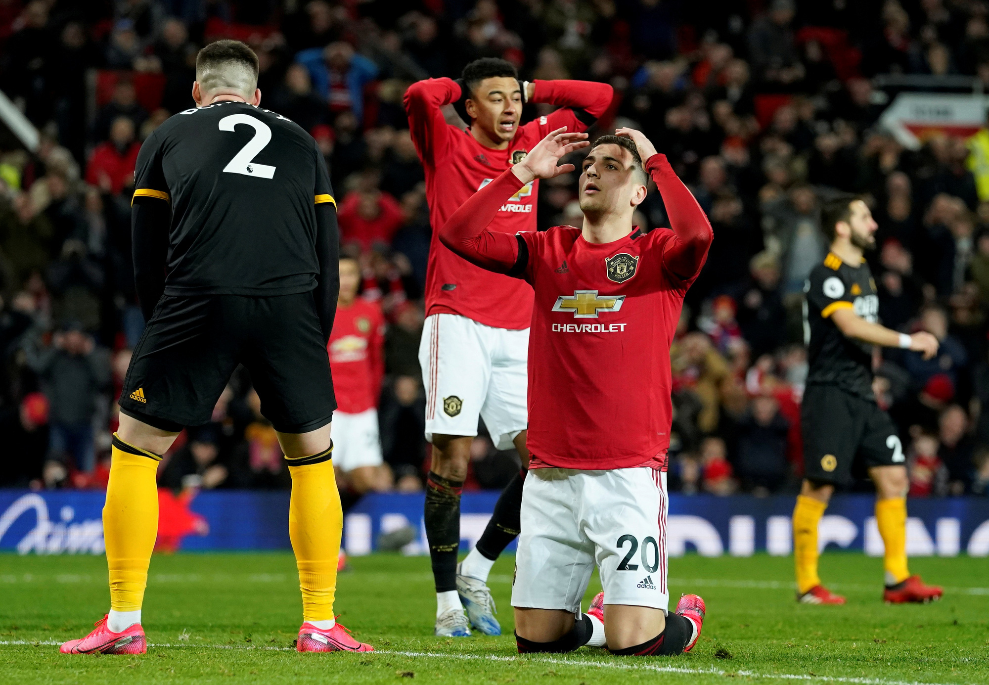 Bom tấn ch&agrave;o s&acirc;n, Man United vẫn sẩy ch&acirc;n ở Old Trafford - Ảnh 5.