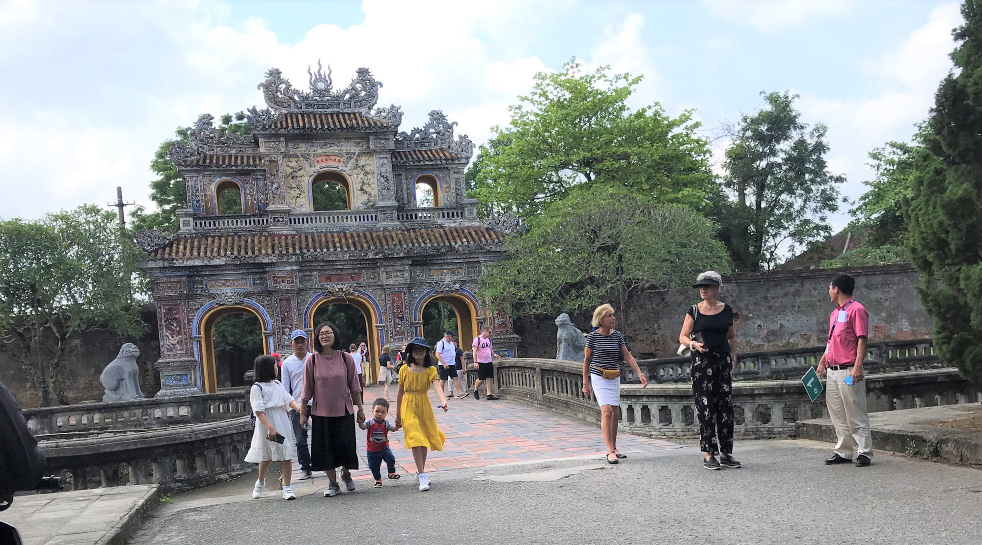Chủ tịch tỉnh Thừa Thi&ecirc;n - Huế viết thư cam kết đảm bảo an to&agrave;n tuyệt đối cho du kh&aacute;ch - Ảnh 3.
