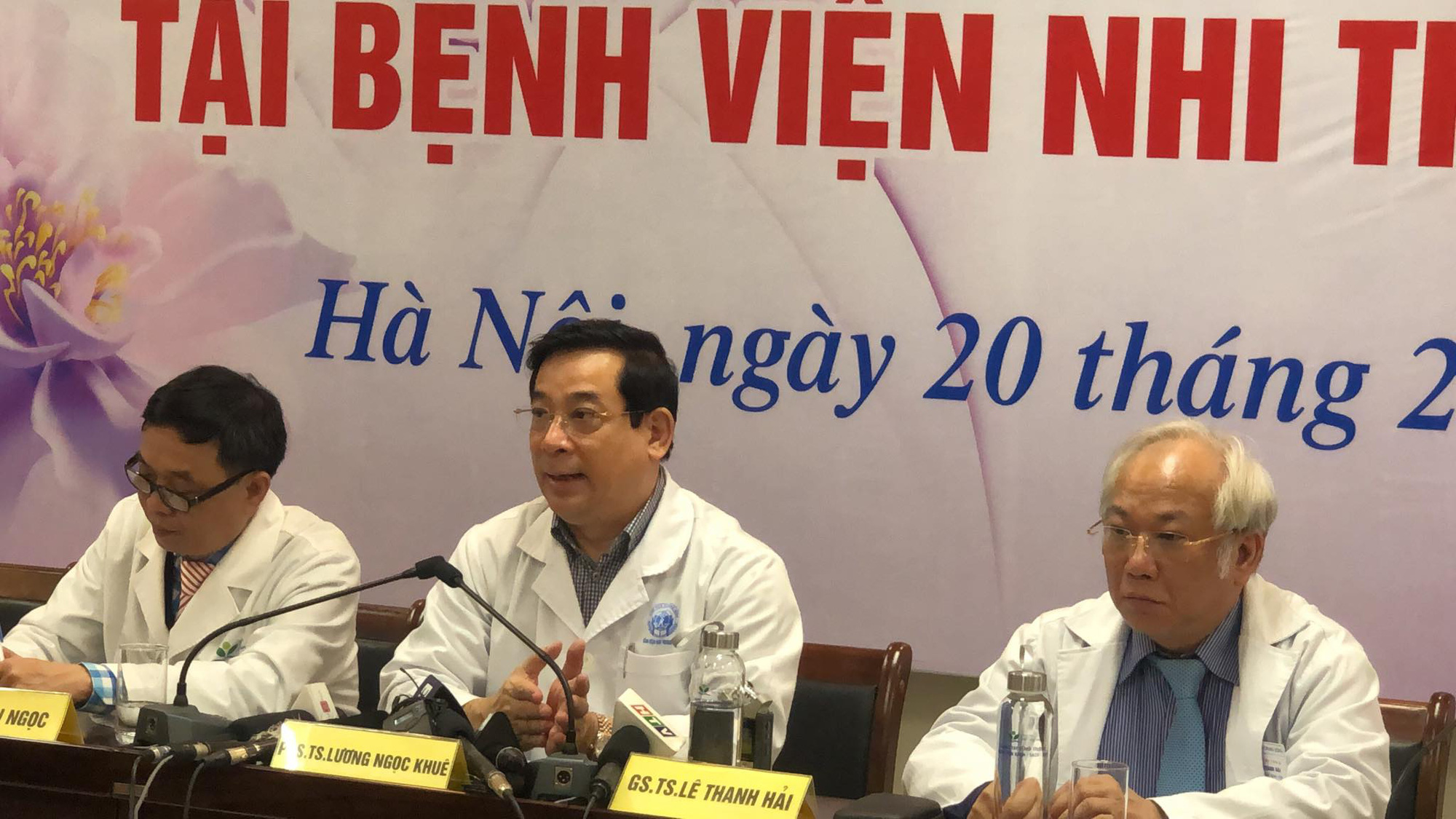 Video: Bệnh nhi 3 th&aacute;ng tuổi nhiễm Covid-19 xuất viện s&aacute;ng nay 20-2 - Ảnh 3.