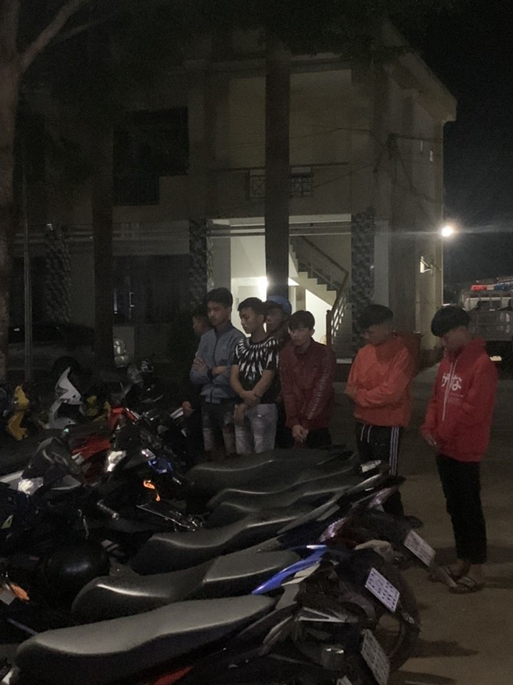 Nh&oacute;m đua xe tử thần tr&ecirc;n Quốc lộ 20 th&uacute;c thủ trong đ&ecirc;m - Ảnh 3.