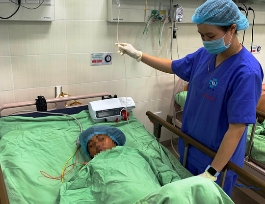 Sinh con tại nhà, sản phụ ở Quảng Ngãi nguy kịch