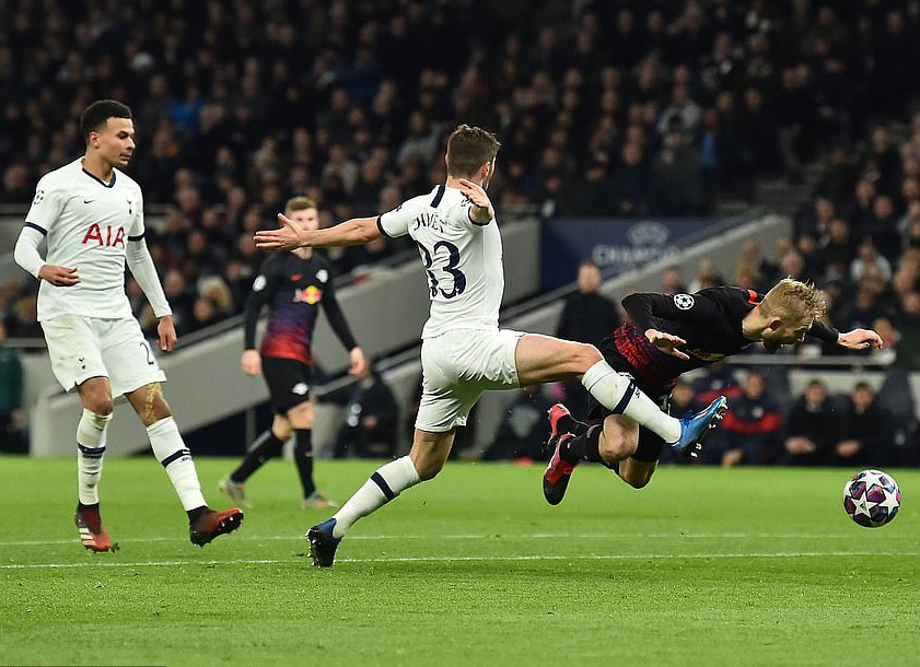 Nghiệt ng&atilde; penalty, &aacute; qu&acirc;n Tottenham thua sốc RB Leipzig - Ảnh 3.