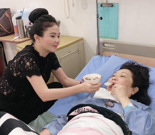 Rời phim trường đột ngột, nghệ sĩ Thanh Hằng nhập viện
