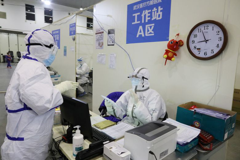 Covid-19: Trung Quốc đáp trả, nghi Mỹ đưa virus vào Vũ Hán