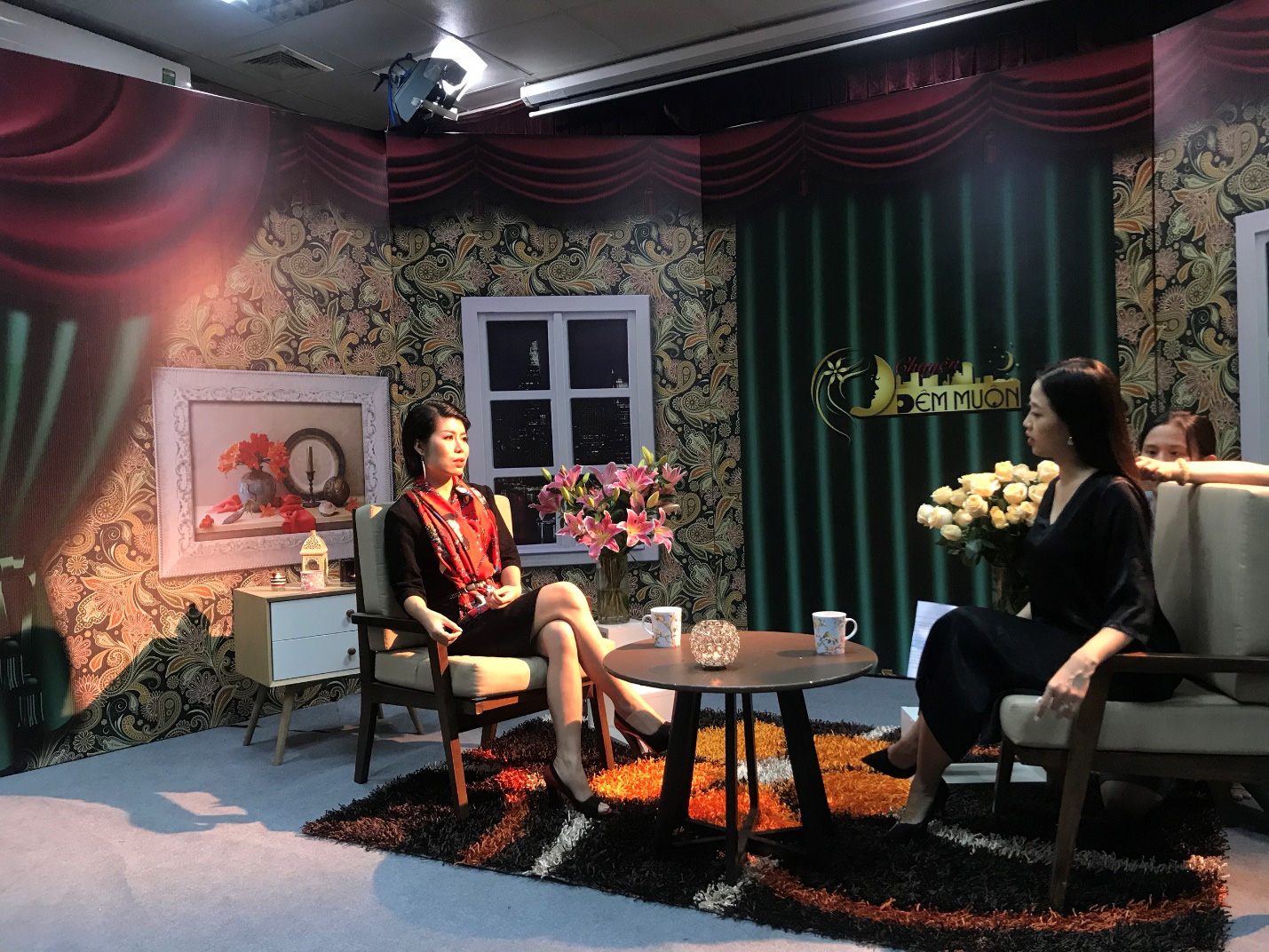 Diễn giả,  MC Thi Thảo làm khách mời “Chuyện đêm muộn”