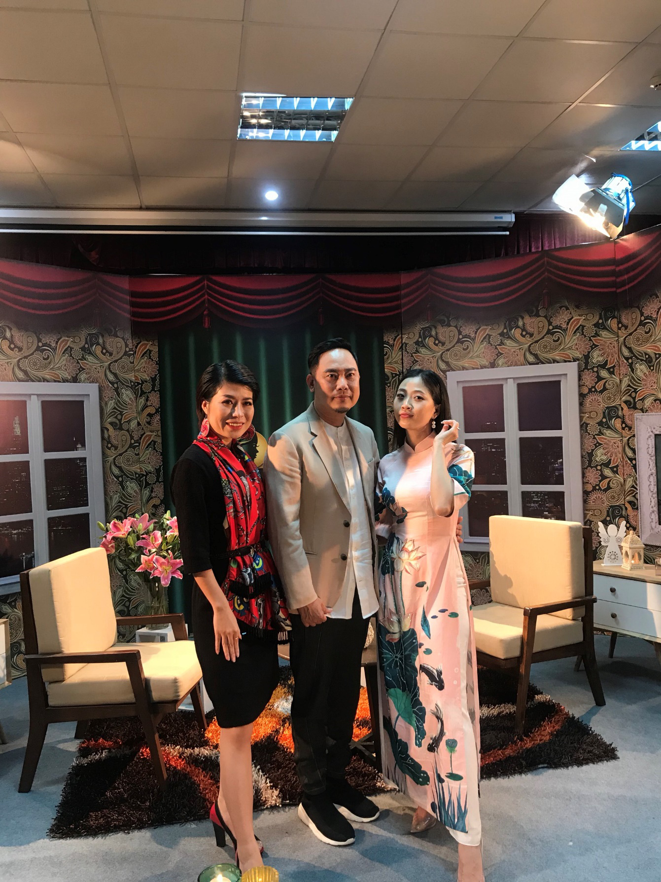 Diễn giả MC Thi Thảo l&agrave;m kh&aacute;ch mời &ldquo;Chuyện đ&ecirc;m muộn&rdquo; - Ảnh 5.