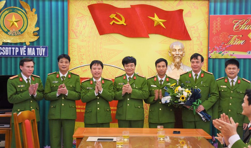 T&oacute;m gọn kẻ &ocirc;m 17 b&aacute;nh heroin tr&ecirc;n chuyến t&agrave;u Bắc Nam - Ảnh 2.