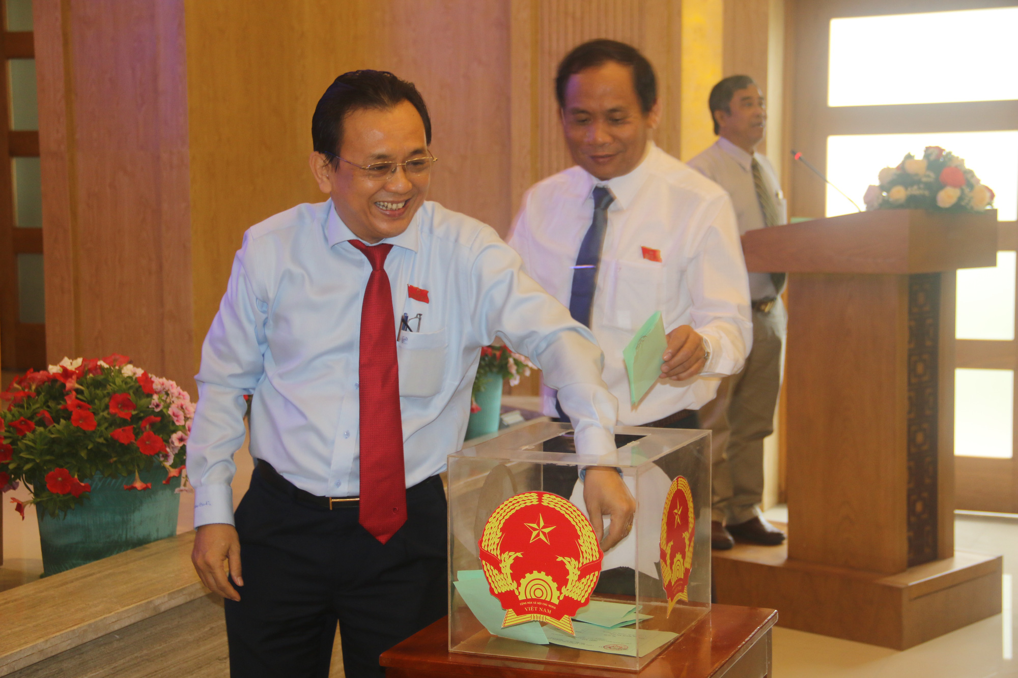 Ông Nguyễn Tấn Tuân giữ chức Chủ tịch UBND tỉnh Khánh Hòa - Ảnh 2.