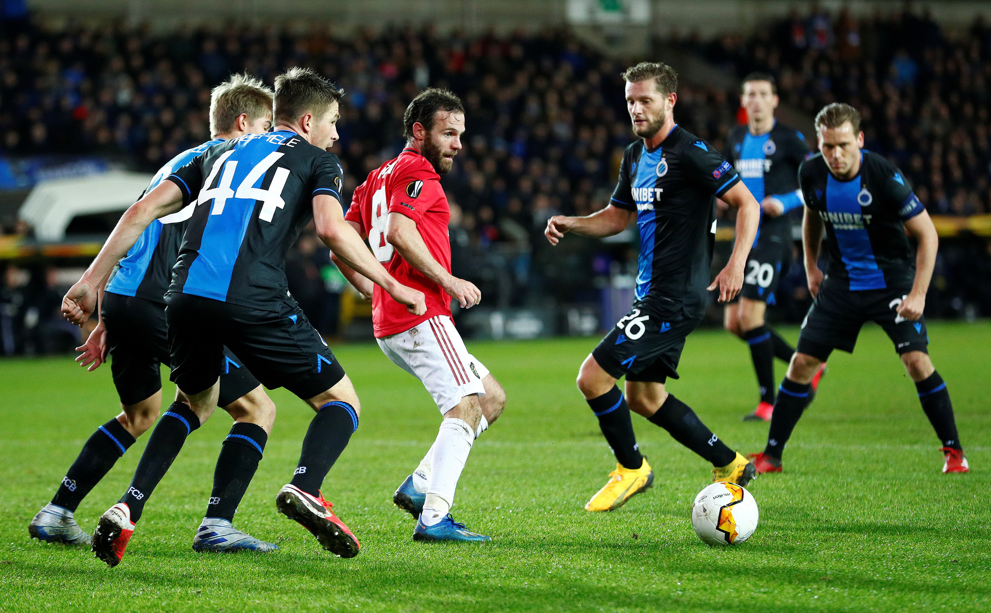 Europa League: Sai lầm hàng thủ, Man United suýt trả giá đắt - Ảnh 1.