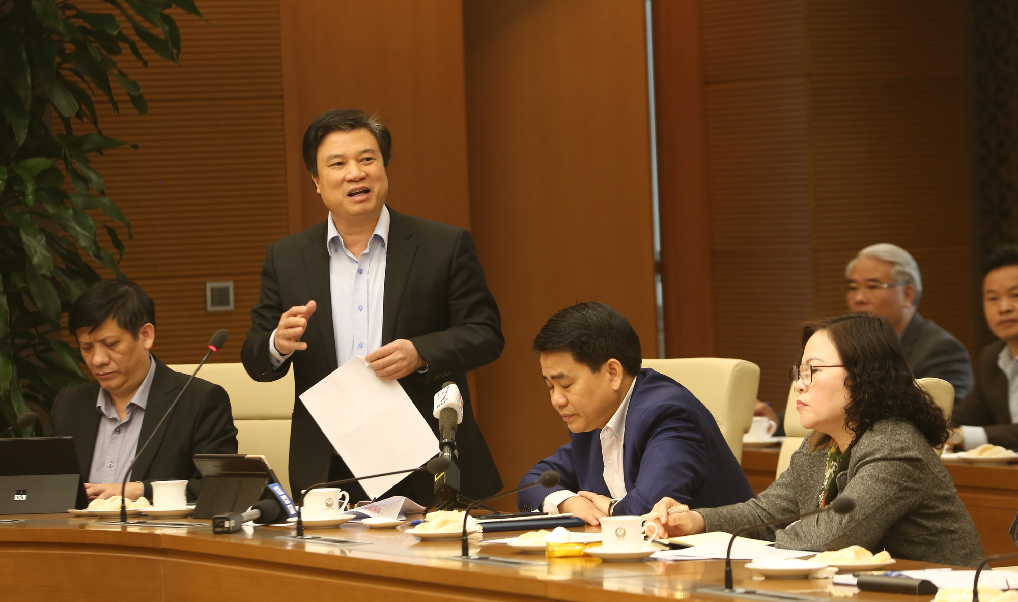 Chống dịch Covid-19: Đã đến lúc xem xét thời điểm cho đi học trở lại