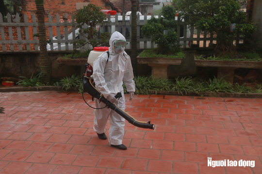 Những hình ảnh bác sĩ 3 cùng ăn-ở-chống dịch Covid-19 tại tâm dịch Sơn Lôi - Ảnh 15.