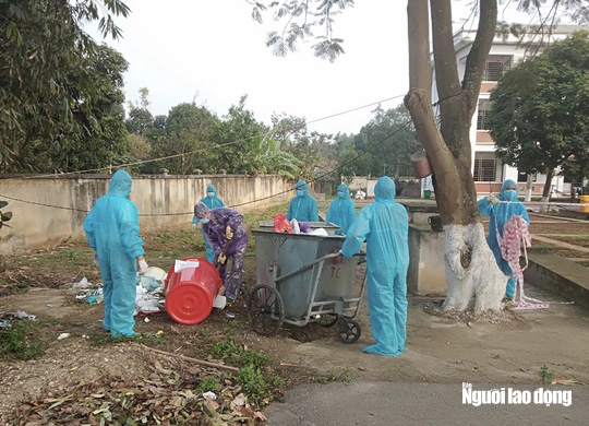 Những hình ảnh bác sĩ 3 cùng ăn-ở-chống dịch Covid-19 tại tâm dịch Sơn Lôi - Ảnh 13.