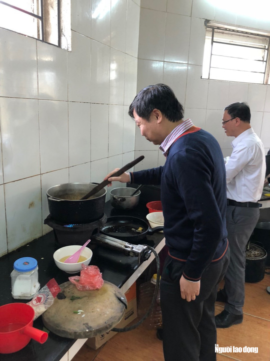 Những hình ảnh bác sĩ 3 cùng ăn-ở-chống dịch Covid-19 tại tâm dịch Sơn Lôi - Ảnh 26.