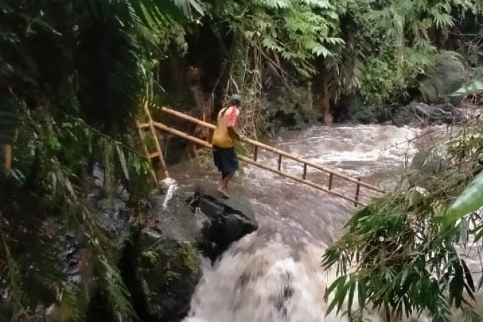 Đi cắm trại ven s&ocirc;ng, hơn 250 học sinh bị lũ qu&eacute;t cuốn tr&ocirc;i - Ảnh 2.