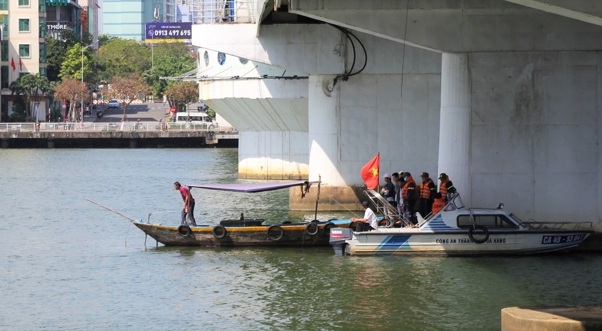 Buồn chuyện tình cảm, nam thanh niên nhảy cầu sông Hàn tự tử