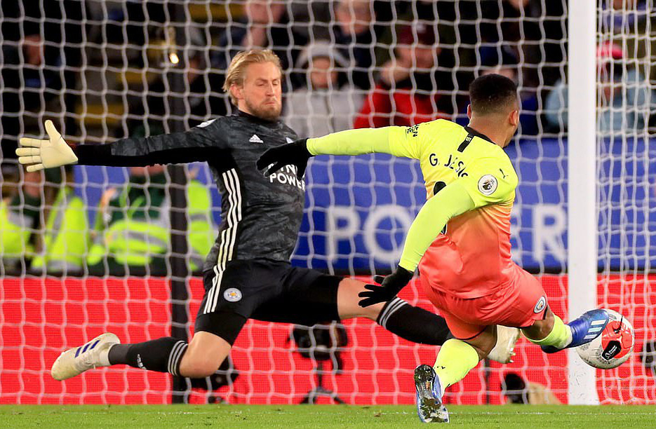 Siêu dự bị lập công, Man City vượt khó "đất dữ" King Power
