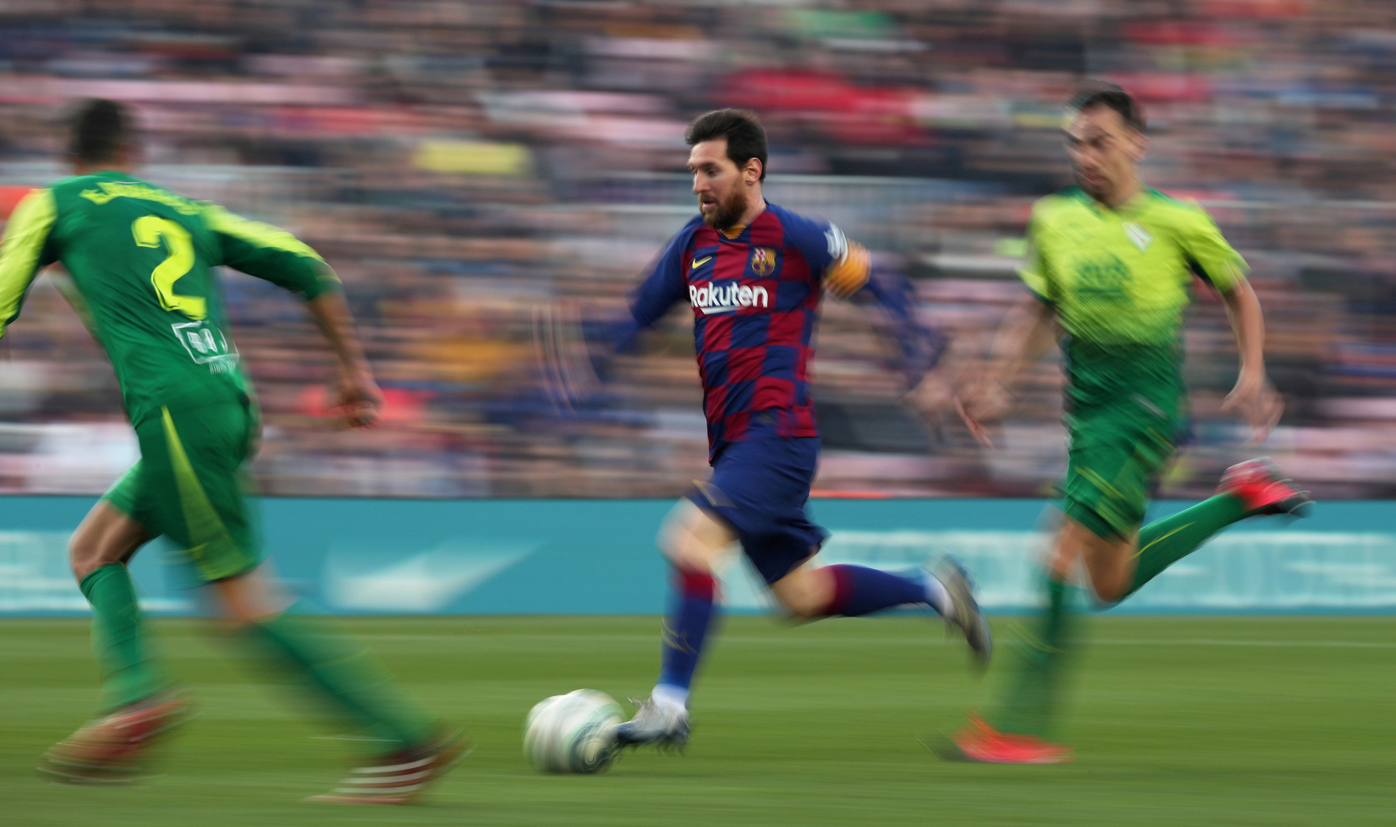 Messi lập cú poker, Barcelona thắng hủy diệt Eibar, lên ngôi đầu - Ảnh 2.