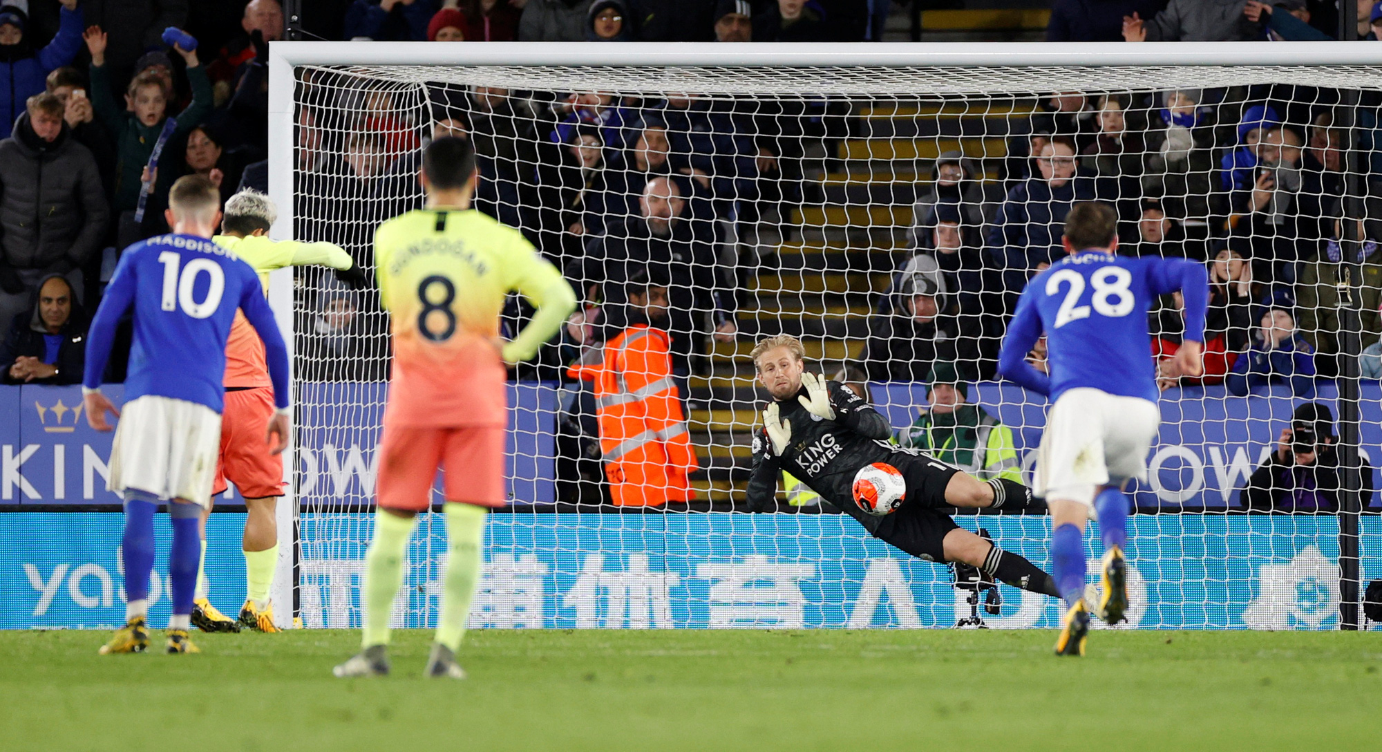 Si&ecirc;u dự bị lập c&ocirc;ng, Man City vượt kh&oacute; đất dữ King Power - Ảnh 4.