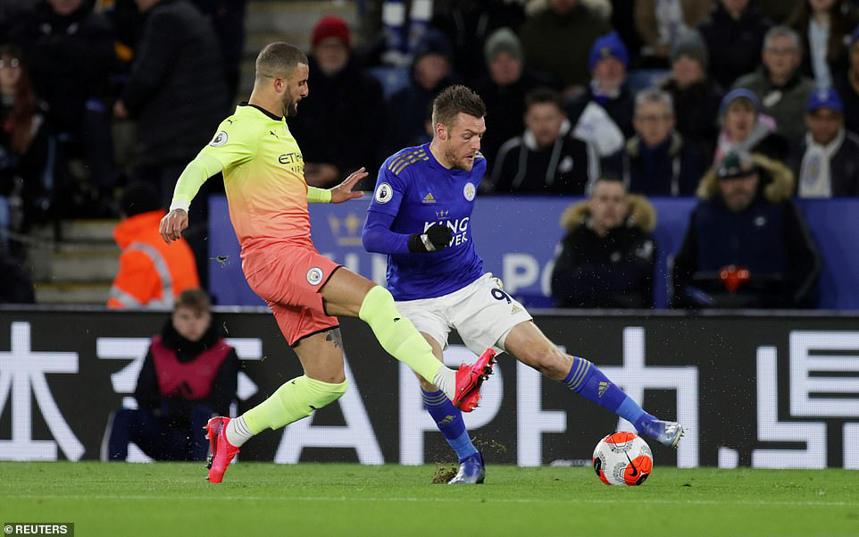 Si&ecirc;u dự bị lập c&ocirc;ng, Man City vượt kh&oacute; đất dữ King Power - Ảnh 1.