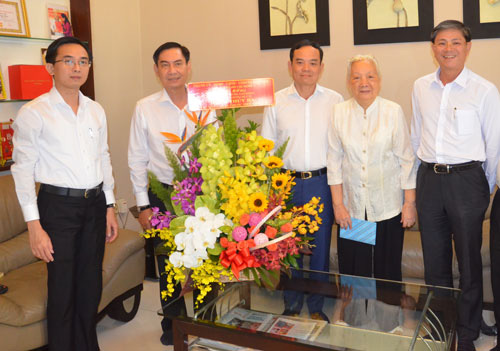 Lãnh đạo TP HCM thăm thầy thuốc