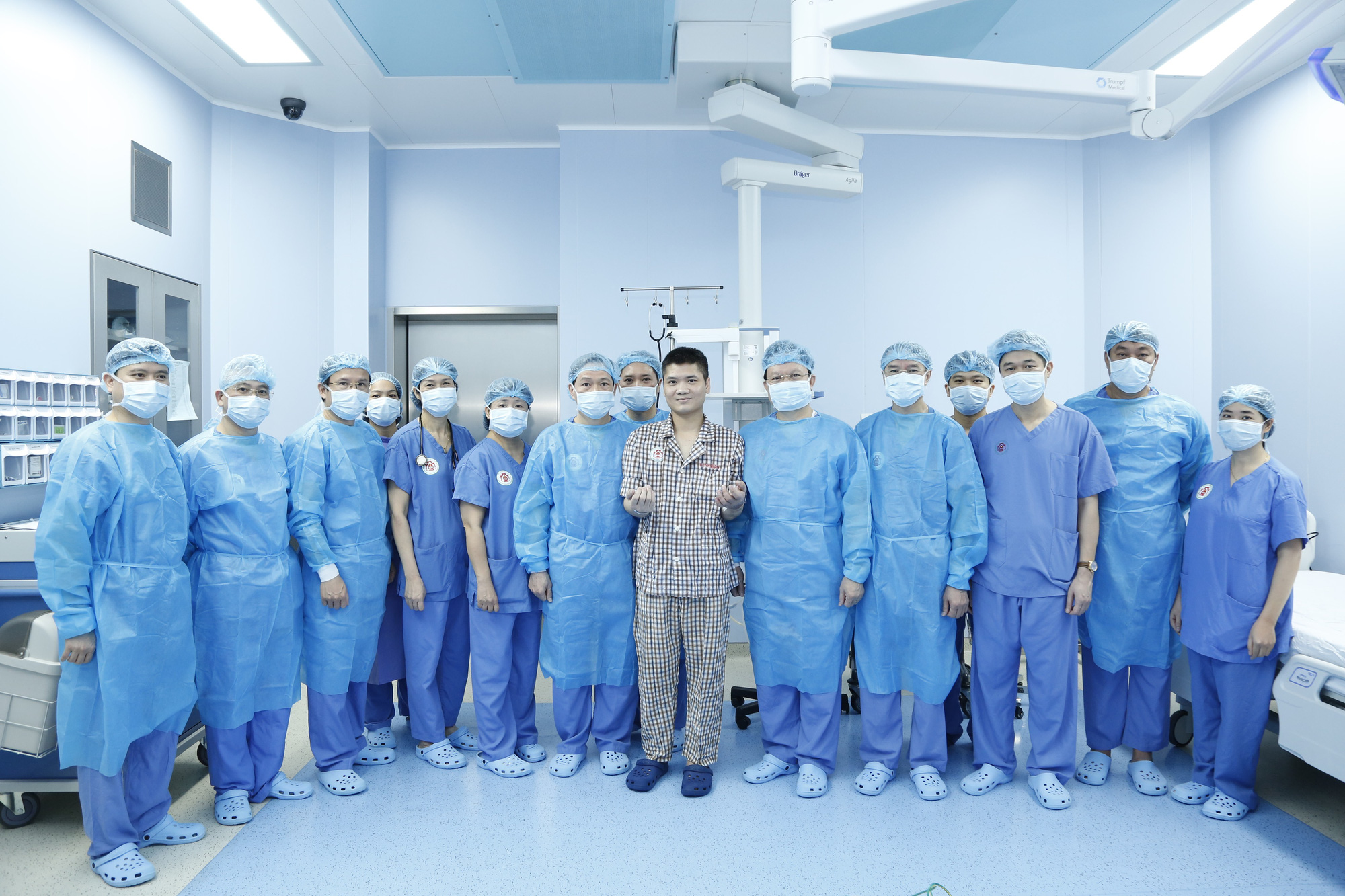 Việt Nam thực hiện th&agrave;nh c&ocirc;ng ca gh&eacute;p chi thể đầu ti&ecirc;n tr&ecirc;n thế giới từ người hiến sống - Ảnh 6.
