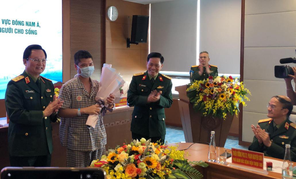 Việt Nam thực hiện th&agrave;nh c&ocirc;ng ca gh&eacute;p chi thể đầu ti&ecirc;n tr&ecirc;n thế giới từ người hiến sống - Ảnh 8.
