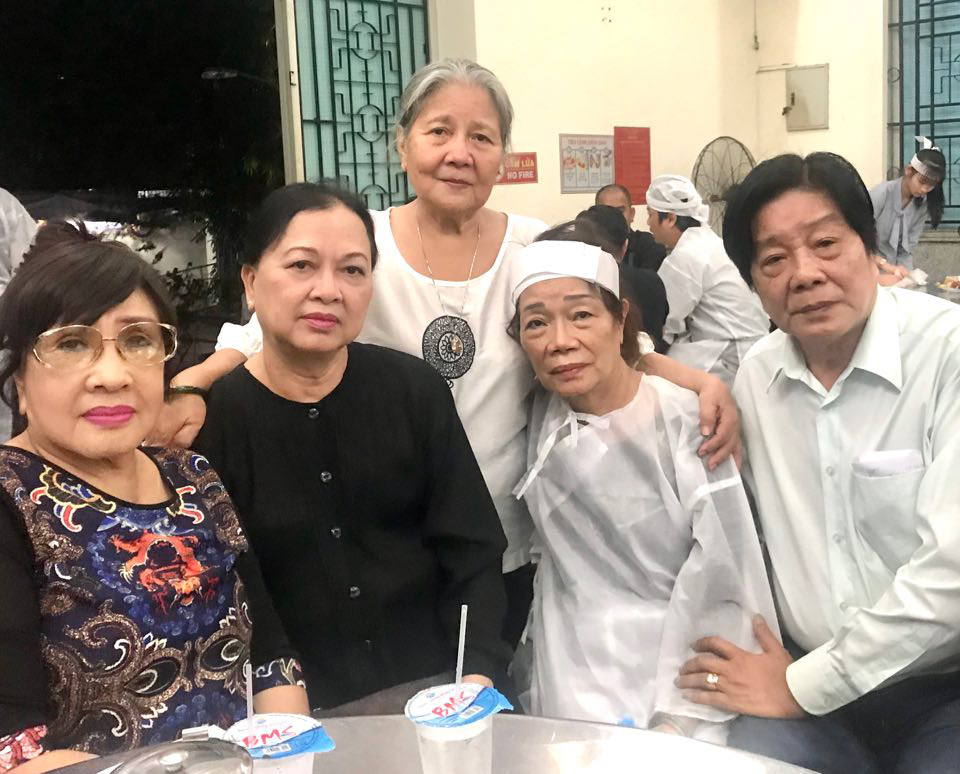 Tiễn đưa NSND Huỳnh Nga về nơi an nghỉ cuối c&ugrave;ng - Ảnh 5.